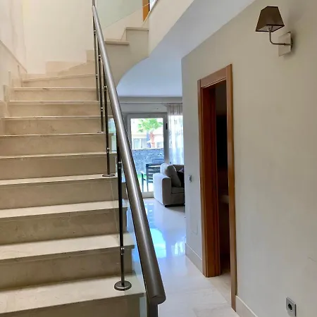 Сasa de vacaciones Townhouse 3 Bedrooms On The First Line *